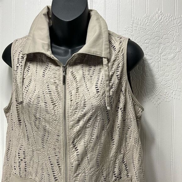 CHICO’S Weekends Perfect Stretch Vest - Picture 2 of 5